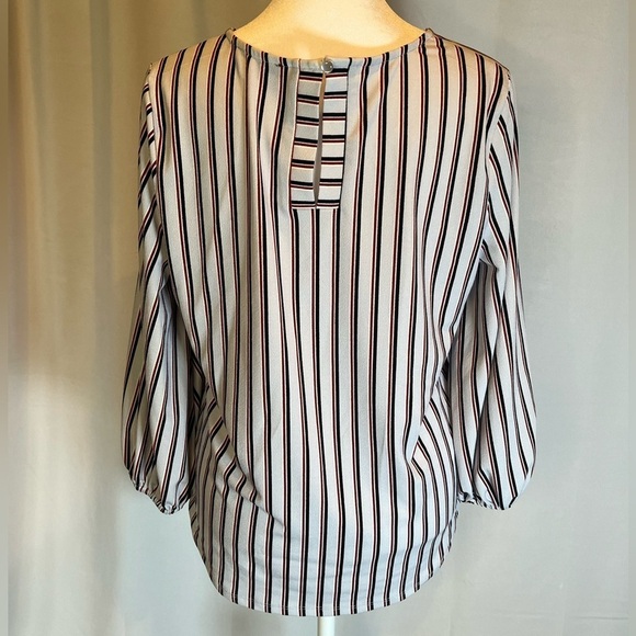 Adrianna Papell 3/4 Sleeve Top in Light Gray with  Red and Blue Stripes Size S - Picture 3 of 6